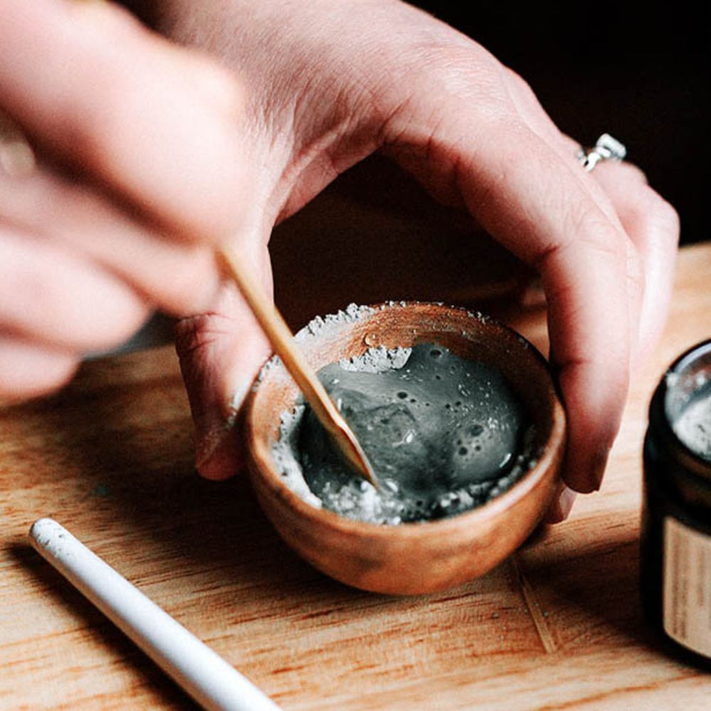 2 Ways to Mix Your Mud Mask (That Aren’t Just Water)